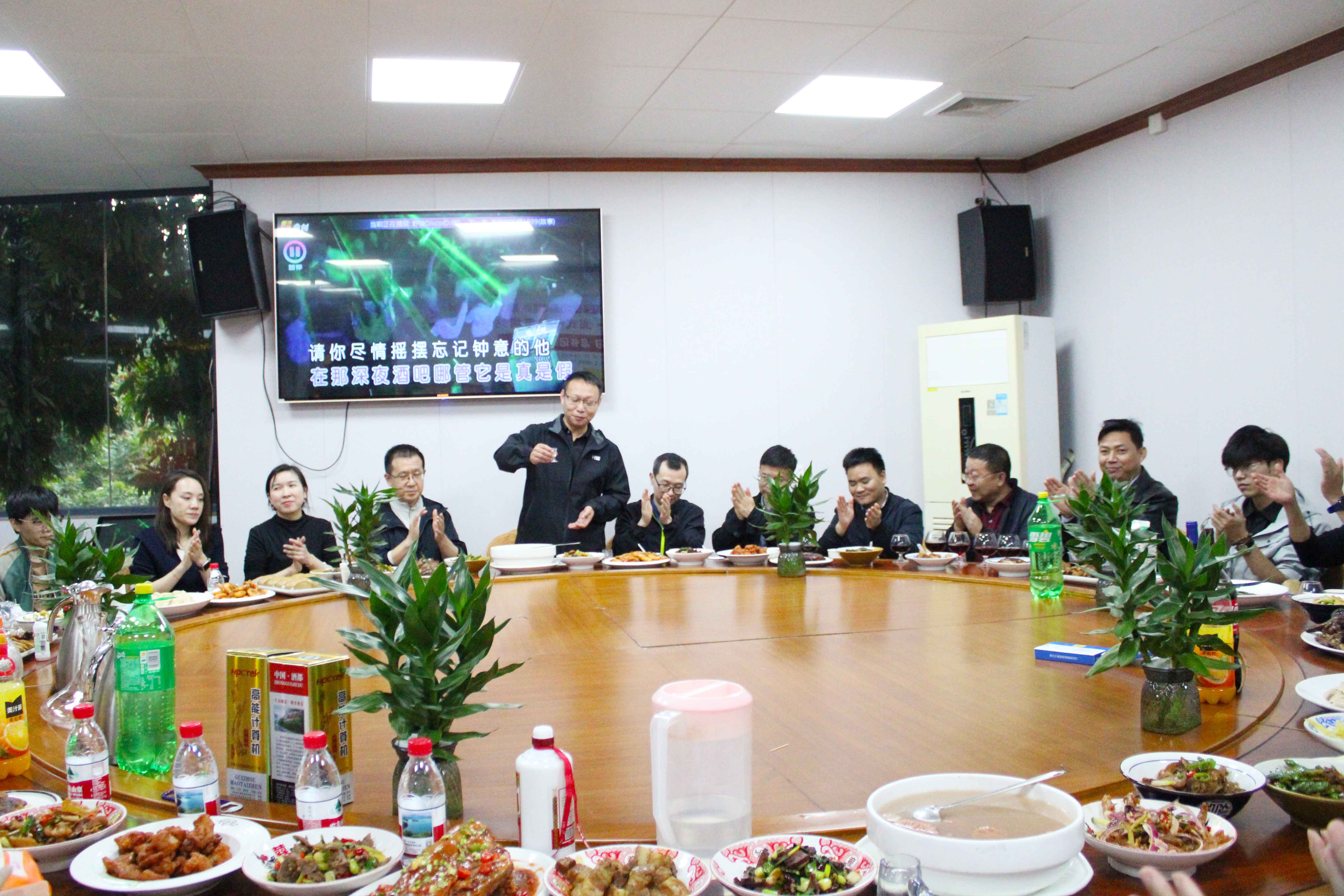 高能同行,聚力迎新|高能计算机2025年终聚会圆满落幕(图4) 高能同行,聚力迎新|高能计算机2025年终聚会圆满落幕(图4)