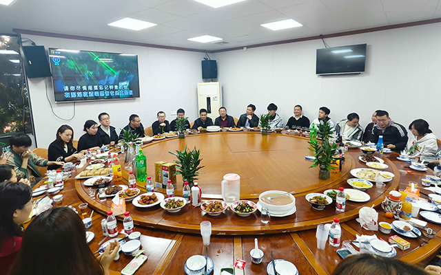 高能同行,聚力迎新|高能计算机2025年终聚会圆 高能同行,聚力迎新|高能计算机2025年终聚会圆